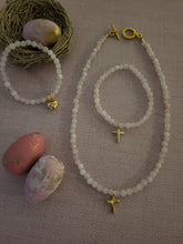 Load image into Gallery viewer, Baby Bird Pink Agate, Heart Bracelet