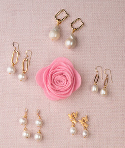 Gold Horsebit Chain & Pearl Earring