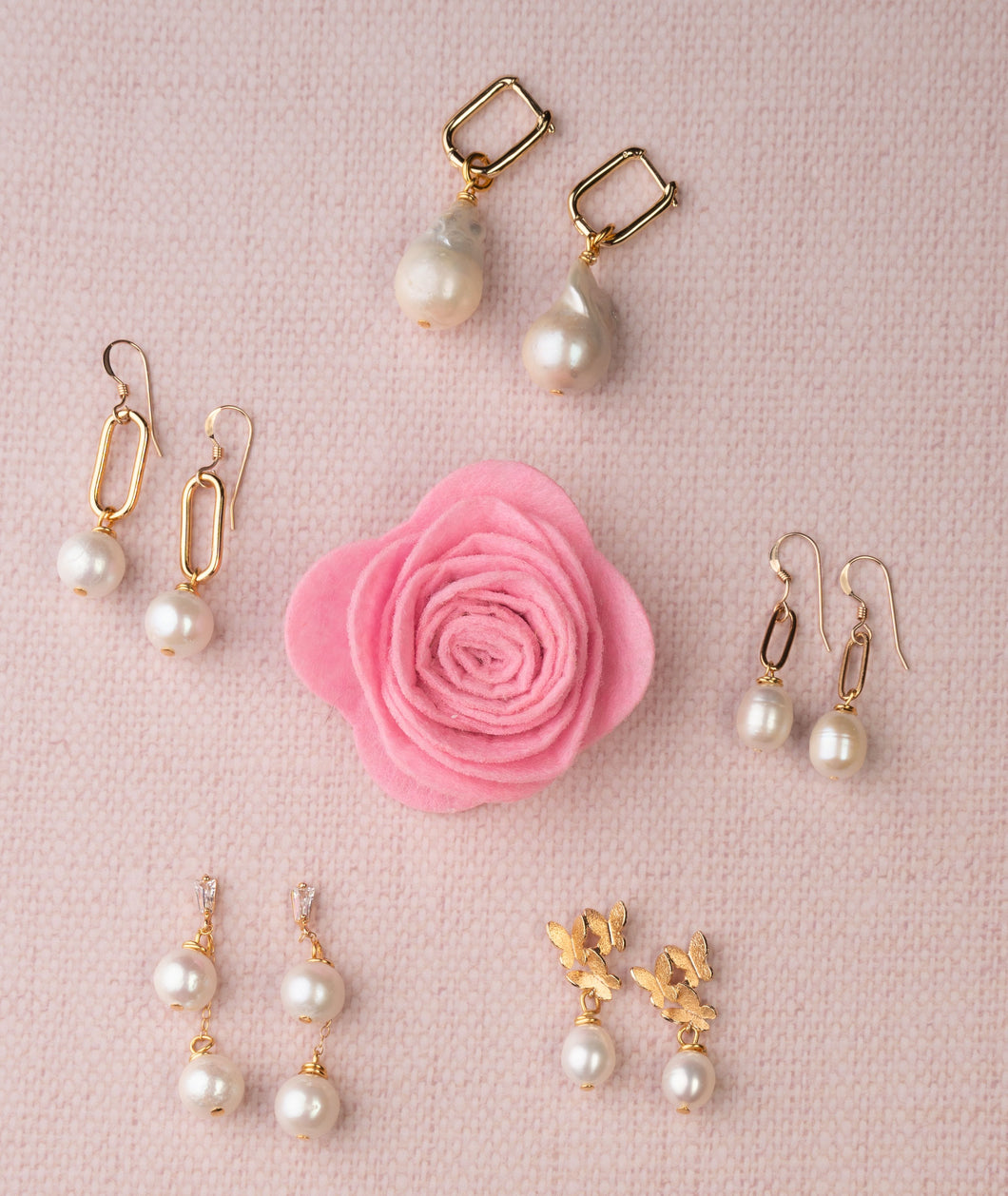 Gold Horsebit Chain & Pearl Earring