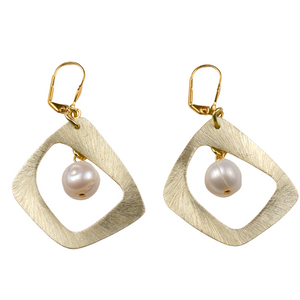 Freshwater pearl MCM earrings